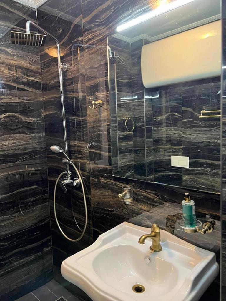 Franci's No3 * Tirana